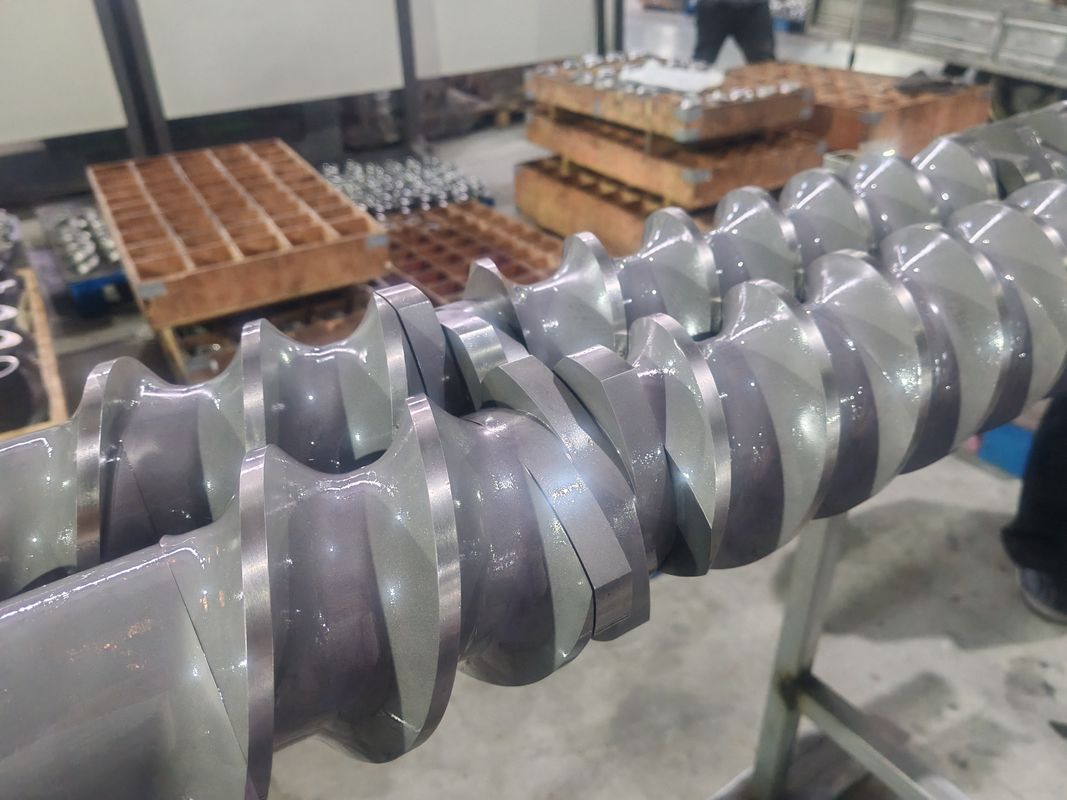 精密なエンジニアリング Berstoff ツインスクリュー エクストルーダー スクリューセグメントとバレル