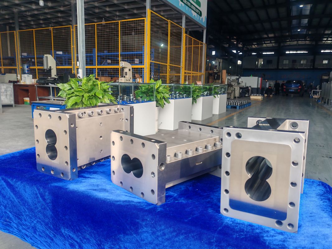 プラスチック押出ラインにおける二軸押出機用カスタマイズCTE 75バレル